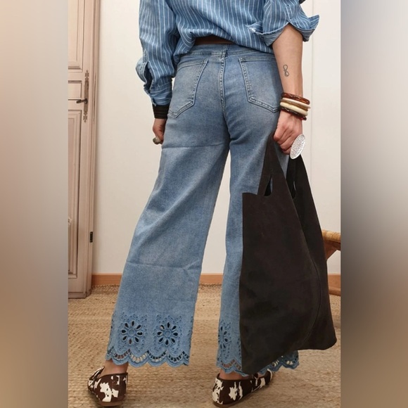 Trendy Little Daisy Boutique Chic Blue Cropped Jeans with Eyelet Hem size 10 - Picture 3 of 5